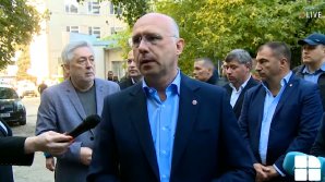 Pavel Filip şi echipa de miniştri au mers la locul exploziei din sectorul Râşcani: Cei afectaţi vor primi acte gratuite şi vor fi cazaţi la Spitalul Căii Ferate