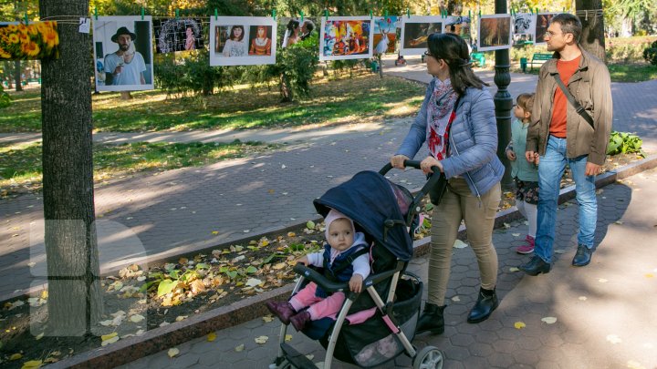 Chişinăul a îmbrăcat straie de sărbătoare. Muzică, dans şi bucate tradiționale de Ziua Oraşului (FOTOREPORT)