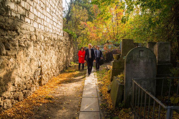 Filip, despre reabilitarea Cimitirului evreiesc din Chișinău: Aici ar putea fi un centru cultural istoric evreiesc, un fel de Yad Vashem