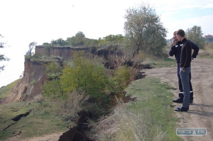 O fisură uriaşă în pământ a trezit panică în Odesa. Autorităţile vor îngrădi zona (FOTO)