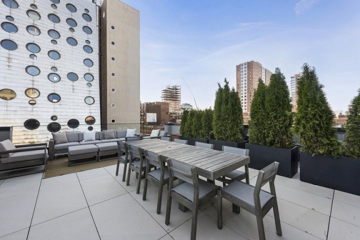 CASĂ DE VIS! Vezi cum arată locuința lui Lady Gaga pe care a dat 30 de milioane de dolari (GALERIE FOTO)