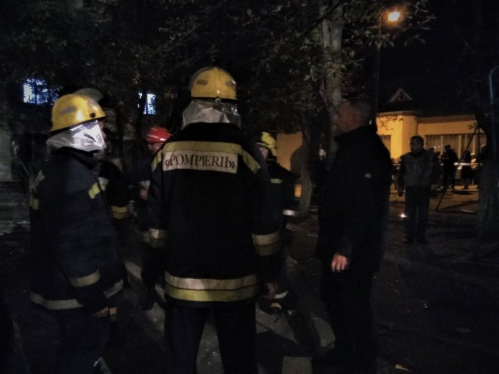 EXPLOZIE DEVASTATOARE în sectorul Râşcani: Trei oameni au fost ucişi, iar alte 10 persoane au fost rănite, printre care şi un pompier