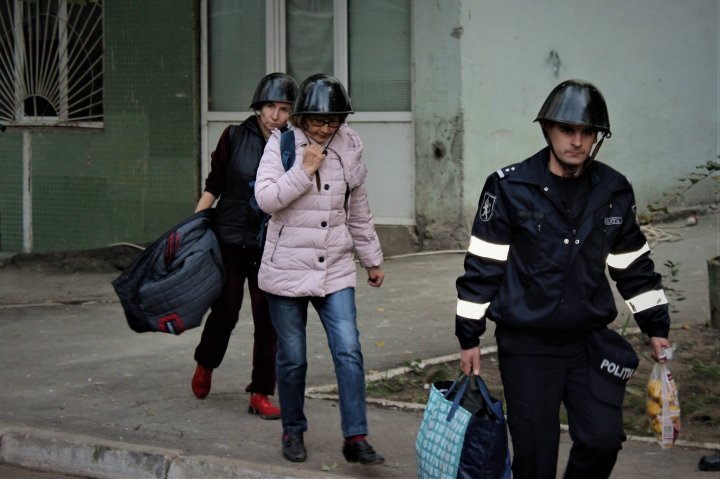 Explozie în sectorul Râşcani. IMAGINI DIN INTERIORUL apartamentelor distruse (FOTO)