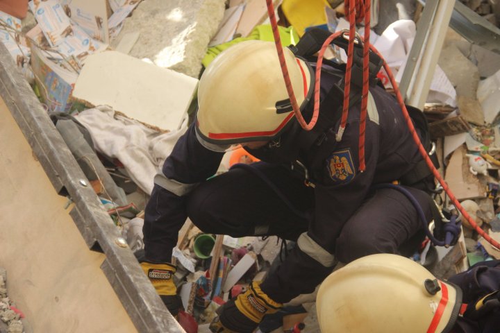 Explozie în sectorul Râşcani. IMAGINI DIN INTERIORUL apartamentelor distruse (FOTO)