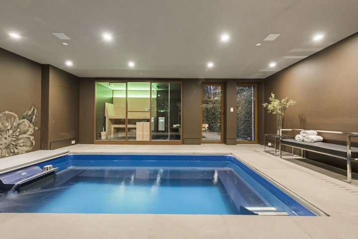 CASĂ DE VIS! Vezi cum arată locuința lui Lady Gaga pe care a dat 30 de milioane de dolari (GALERIE FOTO)