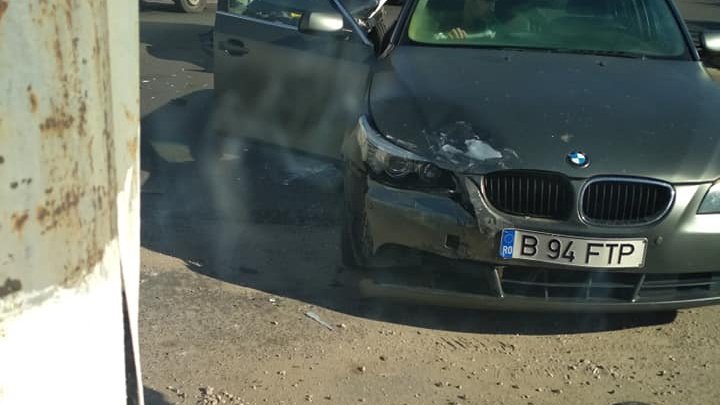 Accident pe strada Petricani din Capitală. Două maşini s-au ciocnit violent (FOTO/VIDEO)