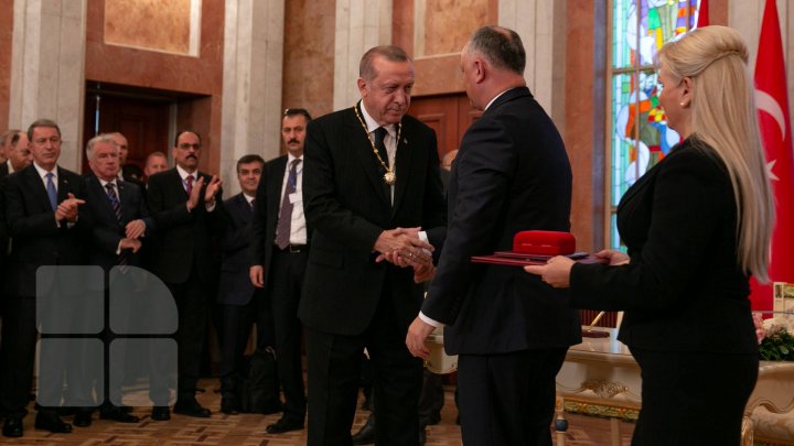 Recep Erdogan a ajuns în Moldova. Preşedintele turc a discutat cu premierul Pavel Filip (FOTOREPORT)