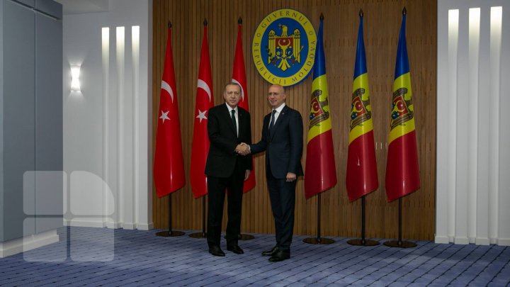 Recep Erdogan a ajuns în Moldova. Preşedintele turc a discutat cu premierul Pavel Filip (FOTOREPORT)