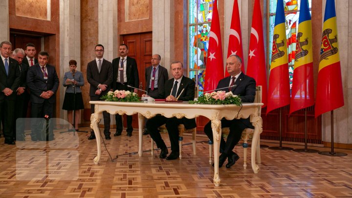 Recep Erdogan a ajuns în Moldova. Preşedintele turc a discutat cu premierul Pavel Filip (FOTOREPORT)