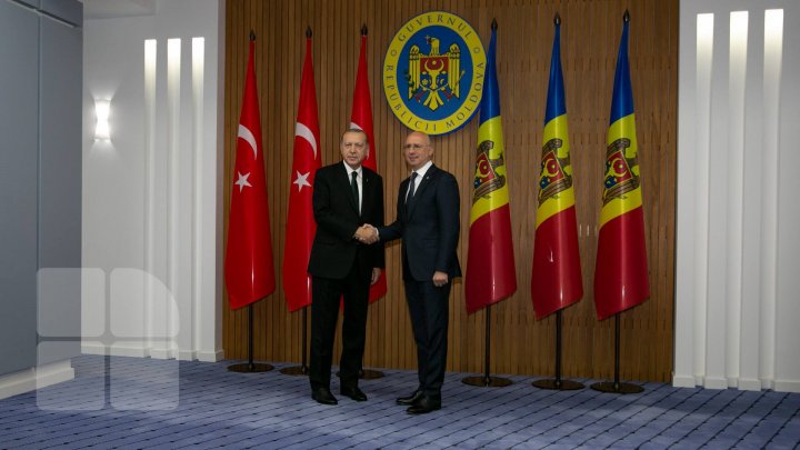 Recep Erdogan a ajuns în Moldova. Preşedintele turc a discutat cu premierul Pavel Filip (FOTOREPORT)