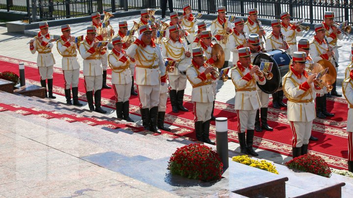 Recep Erdogan a ajuns în Moldova. Preşedintele turc a discutat cu premierul Pavel Filip (FOTOREPORT)