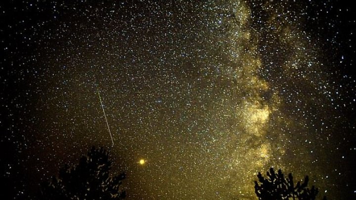 LUNA DRACONIDELOR 2018. O ploaie de stele a făcut spectacol pe cer noaptea trecută