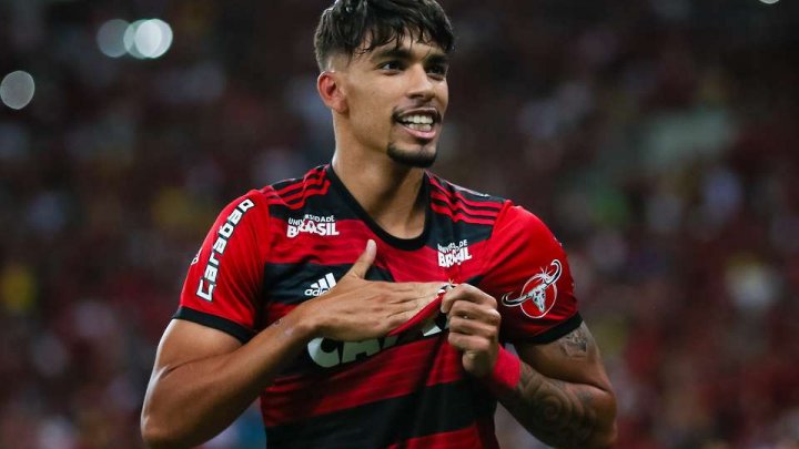 Mijlocaşul brazilian Lucas Paqueta a semnat cu AC Milan