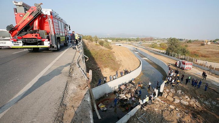 ACCIDENT GRAV în Turcia: 19 morţi, după ce un camion a căzut într-un canal de irigaţie (FOTO)