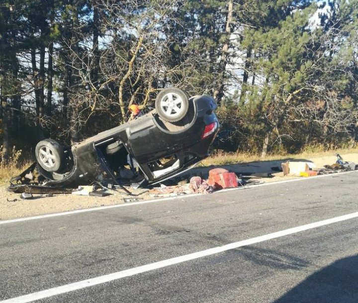 UN NOU ACCIDENT în CURBA MORȚII de la Bursuc: O maşină S-A RĂSTURNAT pe şosea (VIDEO/FOTO)