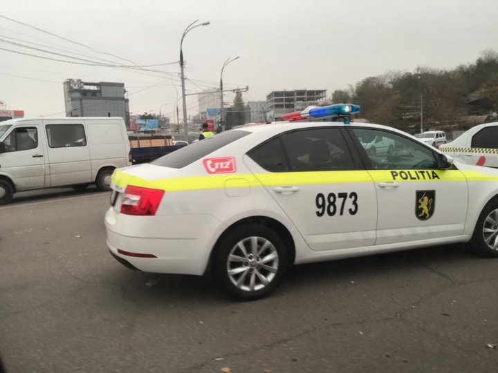 VERIFICĂRI MINUŢIOASE. Poliţia şi ANTA, cu ochii pe taximetriştii din Capitală. Mai mulţi şoferi, AMENDAŢI (VIDEO/FOTO)