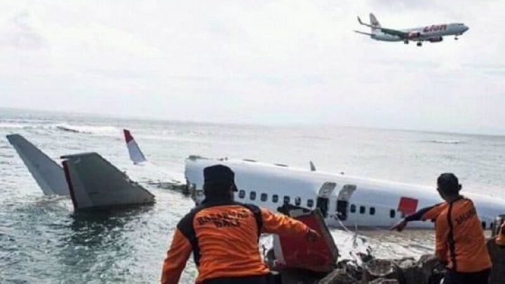 Fuzelajul avionului prăbuşit în Indonezia, localizat în mare. O navă echipată cu sonar a fost trimisă în zonă 