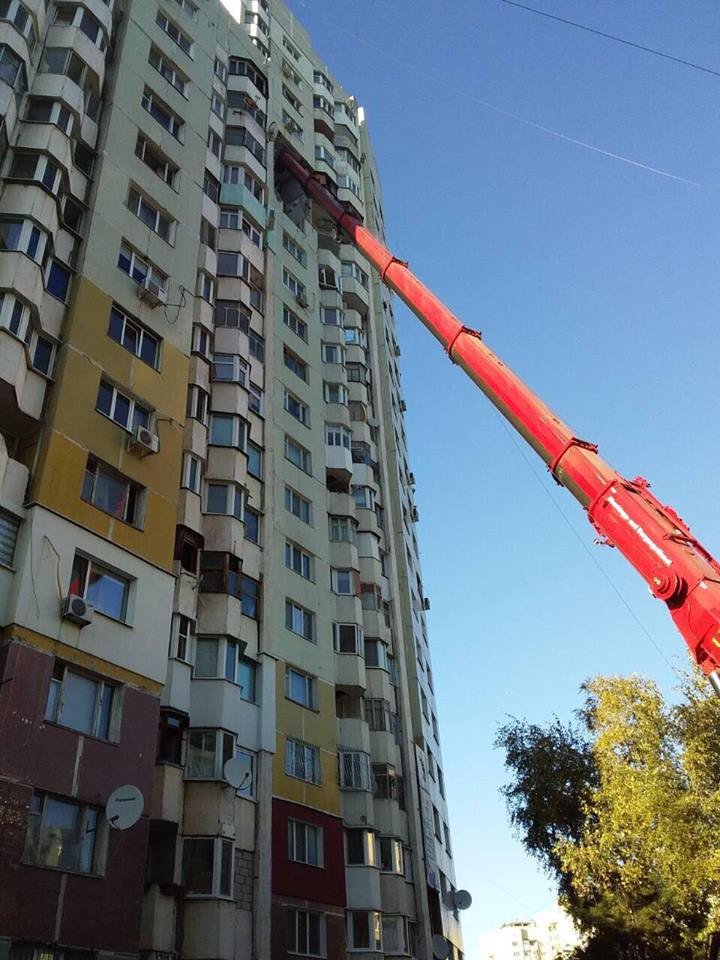 Explozie în sectorul Râşcani. Pompierii continuă lucrările de consolidare a blocului (VIDEO)