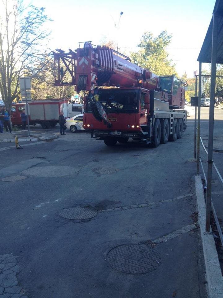 Explozie în sectorul Râşcani. Pompierii continuă lucrările de consolidare a blocului (VIDEO)