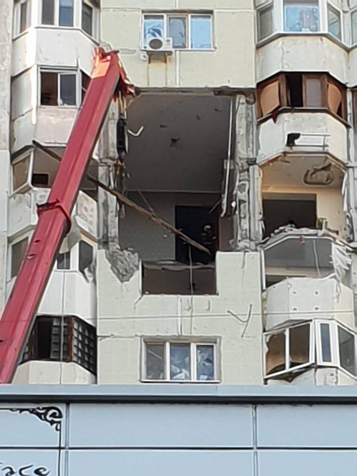 Explozie în sectorul Râşcani. Pompierii continuă lucrările de consolidare a blocului (VIDEO)