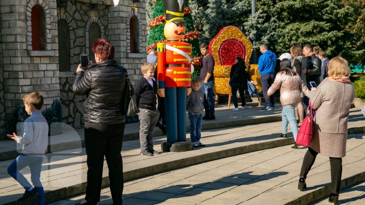 Hram cu spirit de Crăciun. Primăria reacţionează dur: Decoracţiunile au fost instalate ILEGAL