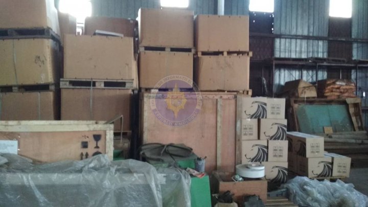 Descinderi SIS la Căuşeni: 2,5 milioane de țigări şi 100 de tone de alcool, descoperite în depozite clandestine