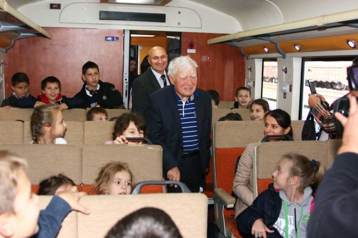 Atmosferă de basm în tren. O garnitură a CMF, gazda unei întâlniri de suflet cu scriitorul Spiridon Vangheli (FOTO)