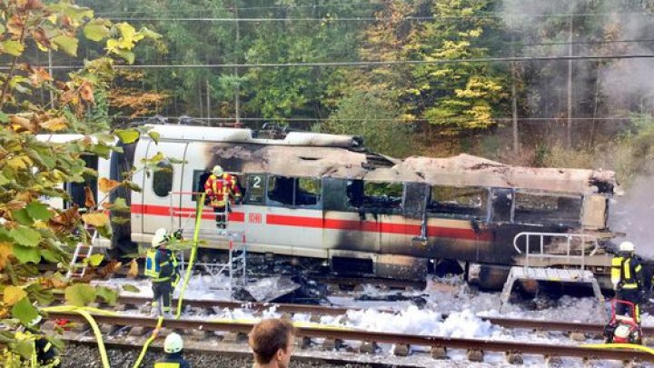 INCENDIU de amploare într-un tren din Germania: Cel puţin cinci răniţi şi sute de persoane evacuate (VIDEO)