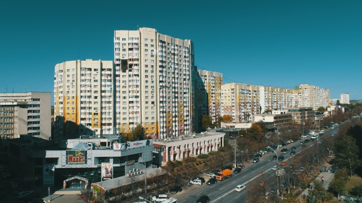 Explozie în sectorul Râşcani. Corpurile neînsufleţite ale copilului şi mamei sale au fost scoase din ruine