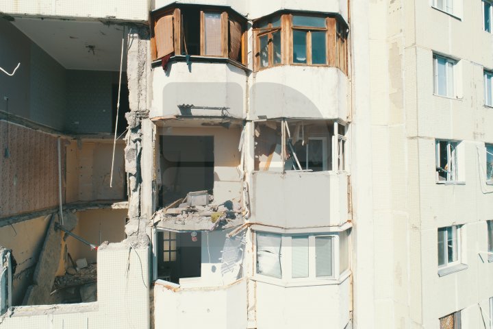 IMAGINI DIN DRONĂ. Cum arată apartamentele distruse de explozia din sectorul Râșcani (FOTO/VIDEO)