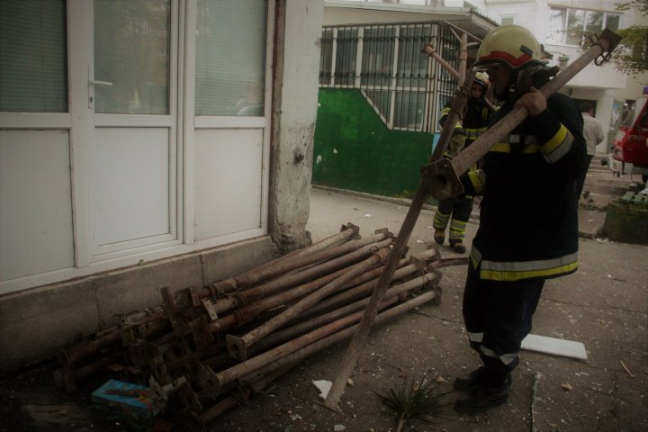 Explozie în sectorul Râşcani. Şeful IGSU: Pompierii nu au recuperat cadavrele. Există pericol de prăbuşire (FOTO)