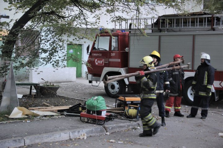 Explozie în sectorul Râşcani. Şeful IGSU: Pompierii nu au recuperat cadavrele. Există pericol de prăbuşire (FOTO)