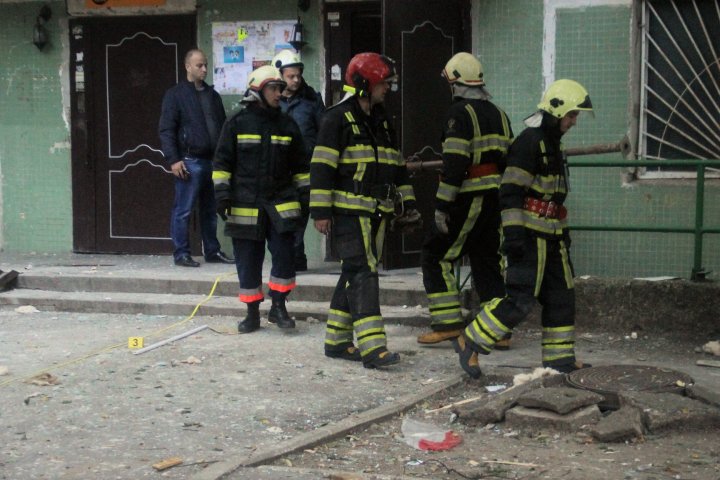 Explozie în sectorul Râşcani. Şeful IGSU: Pompierii nu au recuperat cadavrele. Există pericol de prăbuşire (FOTO)