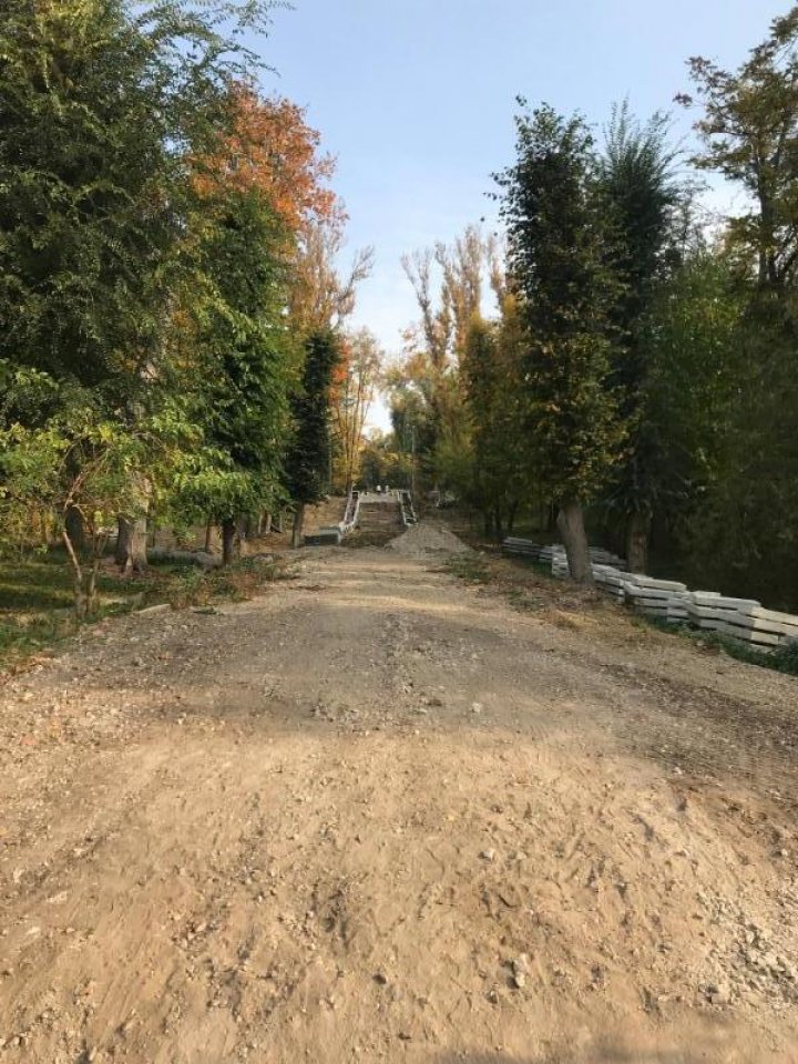 Primăria a găsit bani pentru finalizarea lucrărilor de reconstrucţie a Scării nr. 4 din parcul Valea Morilor