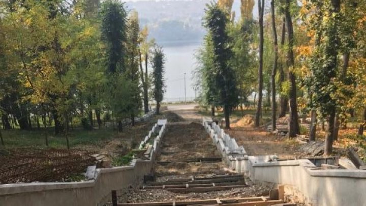 Primăria a găsit bani pentru finalizarea lucrărilor de reconstrucţie a Scării nr. 4 din parcul Valea Morilor