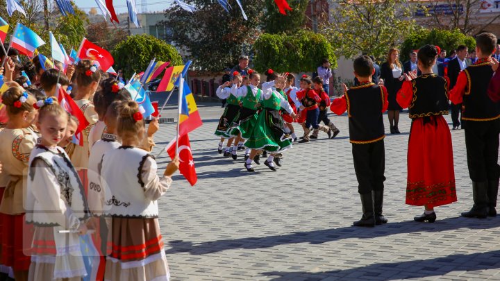 Vizita lui Erdogan în Găgăuzia: Oamenii au fost serviţi gratis cu bucate turceşti (FOTOREPORT)