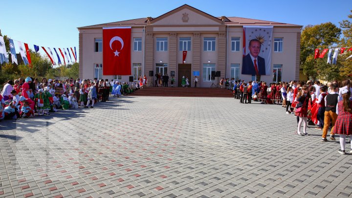 Vizita lui Erdogan în Găgăuzia: Oamenii au fost serviţi gratis cu bucate turceşti (FOTOREPORT)