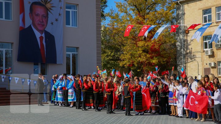 Vizita lui Erdogan în Găgăuzia: Oamenii au fost serviţi gratis cu bucate turceşti (FOTOREPORT)