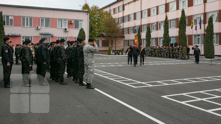 Membrii unității speciale Fulger împreună cu jurnaliştii au luptat pentru bereta neagră (FOTOREPORT)