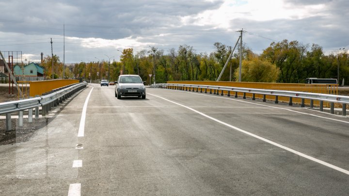 VESTE BUNĂ PENTRU ȘOFERI! Lucrările de construcţie a podului din Anenii Noi, care trece peste râul Bâc, finisate (FOTOREPORT)