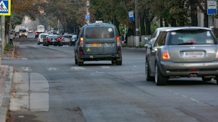 Circulă pe "INTERZIS"! Indicatoarele rutiere de pe str. Bucureşti nu au fost scoase. Explicaţia lui Butucel 	