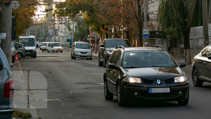 Circulă pe "INTERZIS"! Indicatoarele rutiere de pe str. Bucureşti nu au fost scoase. Explicaţia lui Butucel 	