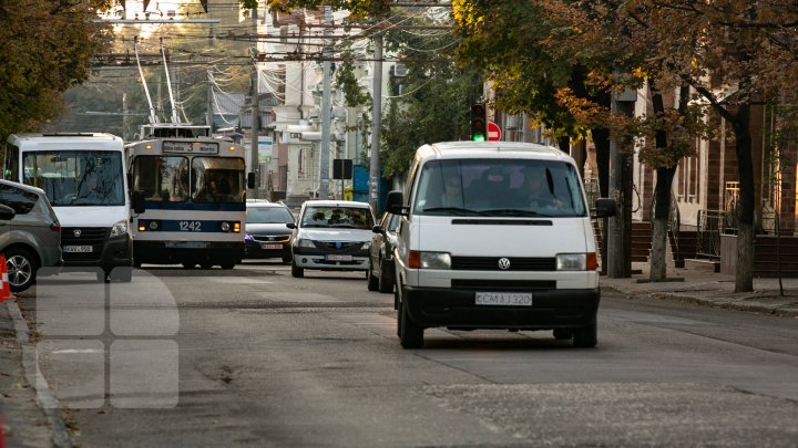 Circulă pe "INTERZIS"! Indicatoarele rutiere de pe str. Bucureşti nu au fost scoase. Explicaţia lui Butucel 	