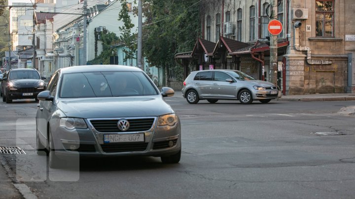 Circulă pe "INTERZIS"! Indicatoarele rutiere de pe str. Bucureşti nu au fost scoase. Explicaţia lui Butucel 	