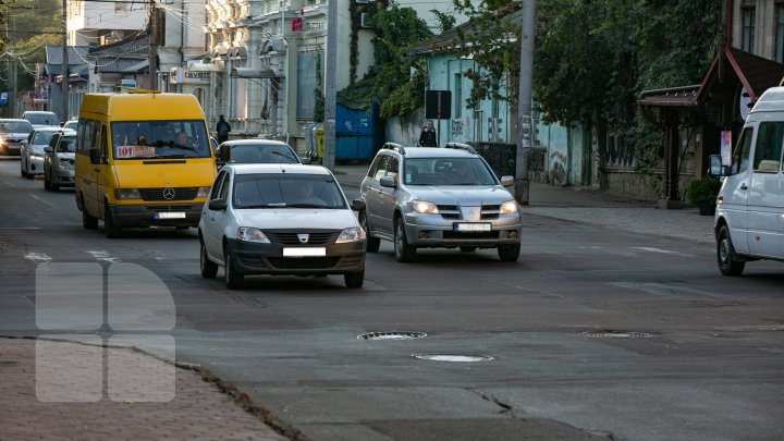 Circulă pe "INTERZIS"! Indicatoarele rutiere de pe str. Bucureşti nu au fost scoase. Explicaţia lui Butucel 	