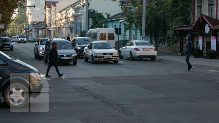 Circulă pe "INTERZIS"! Indicatoarele rutiere de pe str. Bucureşti nu au fost scoase. Explicaţia lui Butucel 	