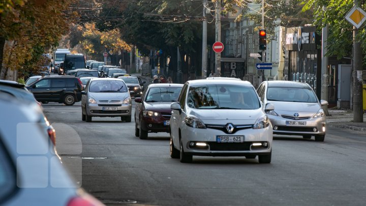 Circulă pe "INTERZIS"! Indicatoarele rutiere de pe str. Bucureşti nu au fost scoase. Explicaţia lui Butucel 	