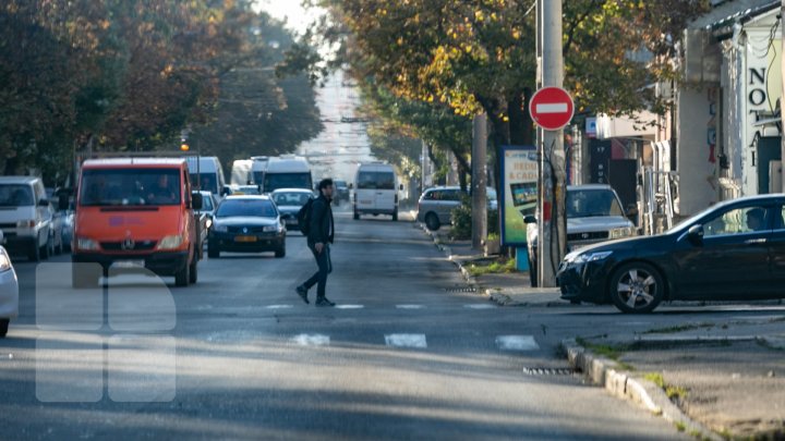 Circulă pe "INTERZIS"! Indicatoarele rutiere de pe str. Bucureşti nu au fost scoase. Explicaţia lui Butucel 	