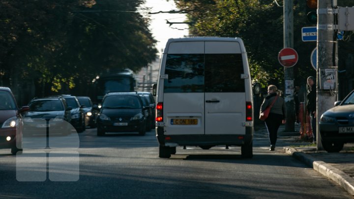 Circulă pe "INTERZIS"! Indicatoarele rutiere de pe str. Bucureşti nu au fost scoase. Explicaţia lui Butucel 	