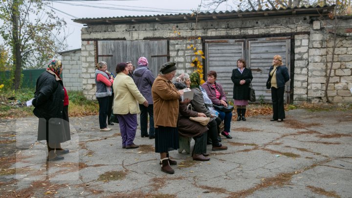 Campania "Un doctor pentru tine" a ajuns în Teleşeu. Zeci de femei au făcut screening mamar gratuit (FOTOREPORT)